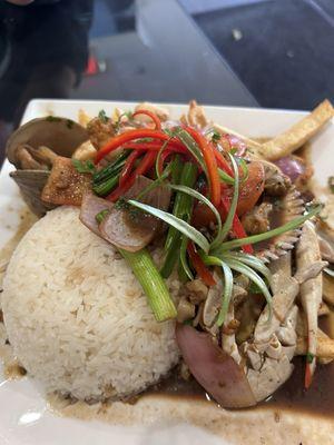 Lomo saltado de mariscos