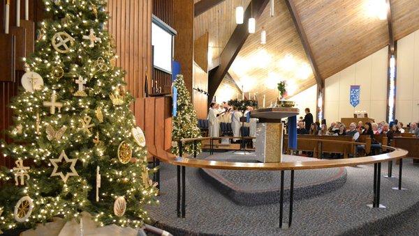 Join us to celebrate the 4 Sundays in December for Advent and for a wonderful Christmas Eve service!