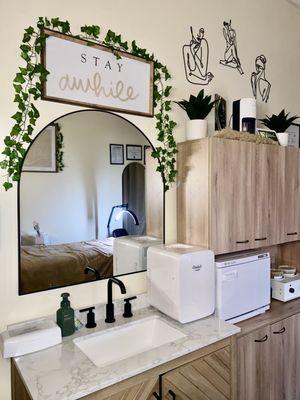 Lash Out Beauty Lounge