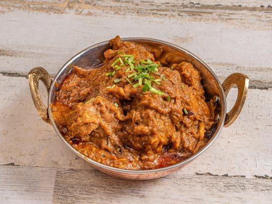 Chicken Curry
Classic chicken in spiced onion-tomato gravy.