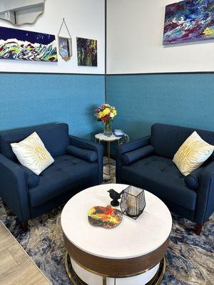 A place for rest between painting ! So classy !