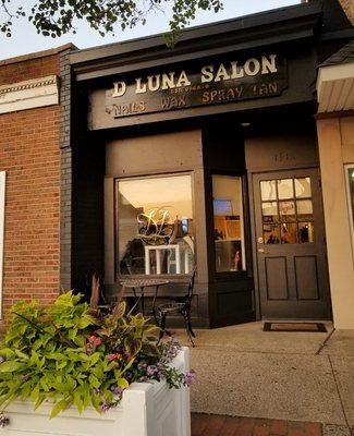 D' Luna Nail Salon