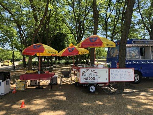 Smilin Clyde's Hot Dogs