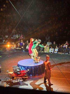 Cirque Dreams Holidaze