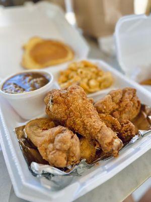 Fried Chicken Combo (with Mac and cheese, rice and gravy, cornbread)