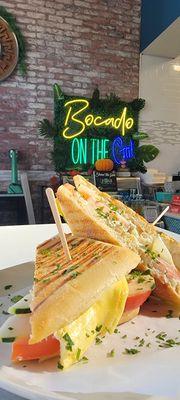 Bocado: Un Petit Bistro