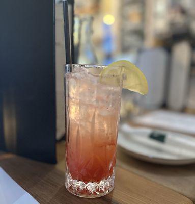Pink Lady (Rosé, strawberry, lime juice & Prosecco)