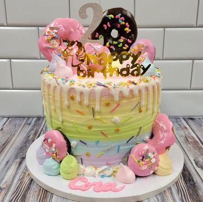 Bright and fun birthday cake!
Two Sweet to eat!!