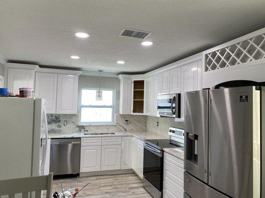 Kitchen & Cabinets
