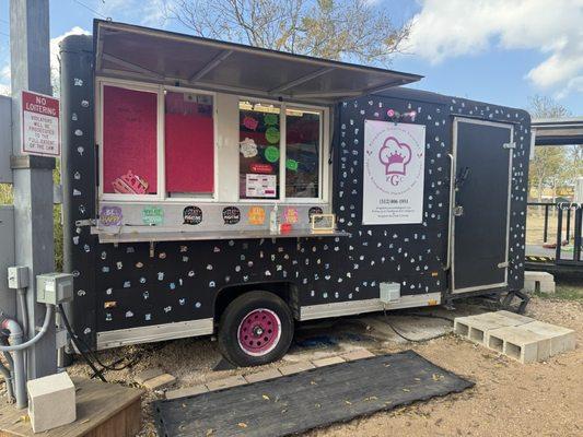 Dessert food truck run by amazing women that match their sweets!