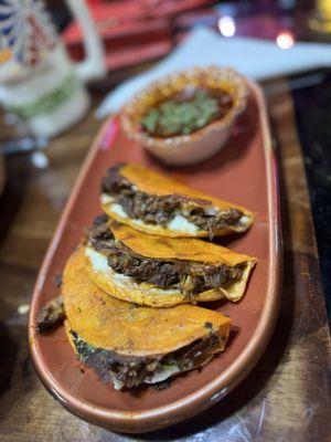 QUESA BIRRIA / TACOS DE BIRRIA