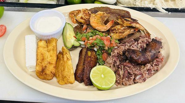 Carne Asada Chorizo y Camarones