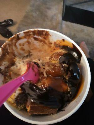 Graham cracker frozen yogurt with every chocolate topping I could think of Happy B-Day to me yummy.