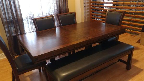 What a stunning table and it was$750! This table goes for about $1200! $40 for trustworthy shipping!