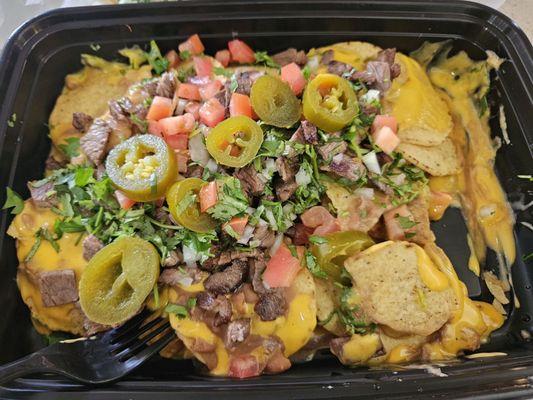 Nachos w/ carne asada