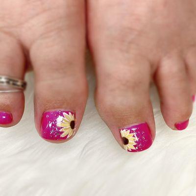 sunflower design gel pedicure