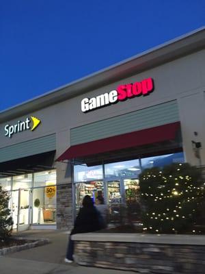 Millbury Game Stop -- Shoppes @ Blackstone Valley : 70 Worcester Providence Turnpike / Route 146, Millbury                  Storefront