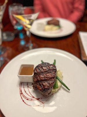 Petit 8oz Filet Mignon*