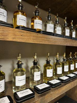 Create your own custom soy candle. Choose your scent, color, and wick.