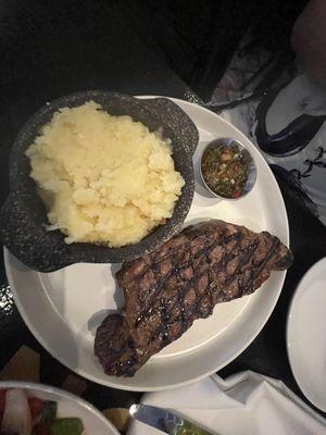 14oz sirloin with mashed potatoes