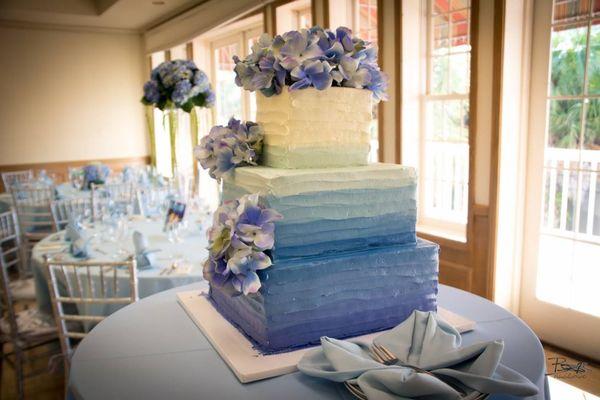 The 2 Balconys are perfect for Bars lol it was great .