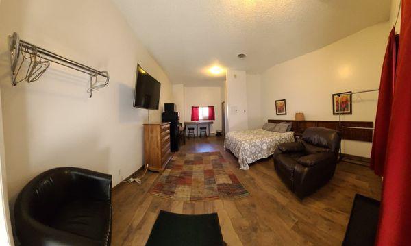 4 Rooms on the Corner