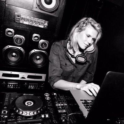 Alexandra Richard spinning at J I A