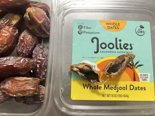 Medjool Dates with mold. Make sure u open it before eating.