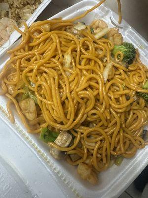 Shrimp lo mein
