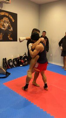 MMA FIGHTERS CENTER CLASSES FOR ADULTS, TEENAGERS & KIDS .
EVERYONE IS WELCOME
BOX, KICKBOXING & MUAY THAI.
H.I.T CLASSES