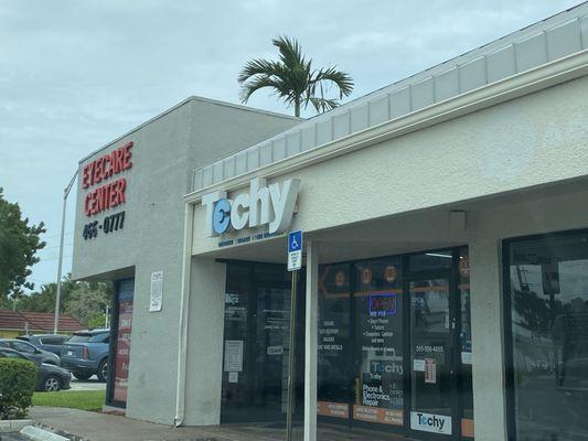 On the corner of Dixie and Miami Lakes really friendly, fast phone repair