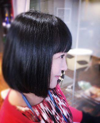 "Shiny bob haircut... with bangs!"