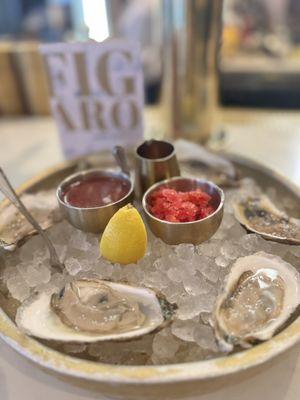 happy hour oyster $1.50 and amazing!