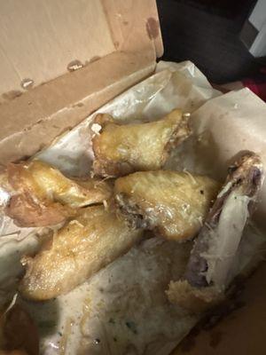 Garlic Parmesan wings no garlic no seasoning only sprinkled some Parmesan shreds. Disgusting.