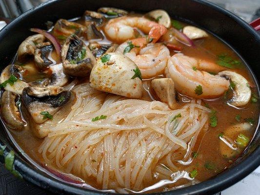 tom yum noodle soup