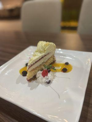 Lemon raspberry layers cake