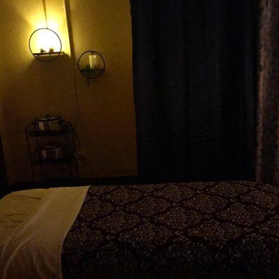 A view of the massage room.