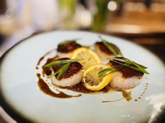 I made these delicious scallops all thanks to Henry and the boys at Pen Ave Fish !! Love and appreciate all of you . See ya soon !