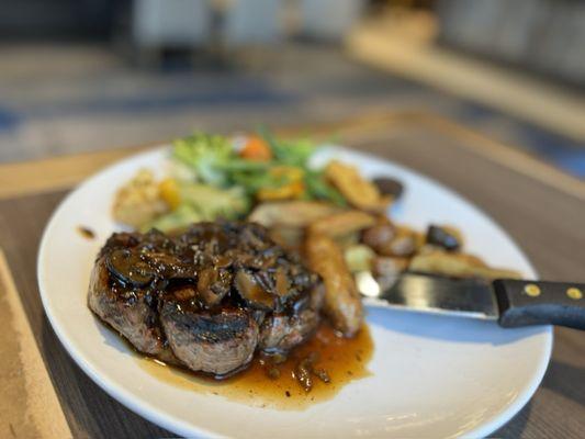 Filet Mignon, fingerling potatoes, mixed vegetables