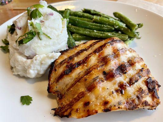 Grilled Chicken Breast. Nice portion of chicken, strangely white potatoes, green beans. All potatoes are garlic as they have no gravy???