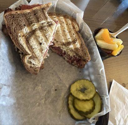 Reuben sandwich with fruit cup