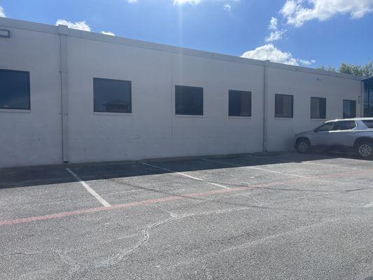 I was parked in one of these open spaces.... no signs all along this wall.