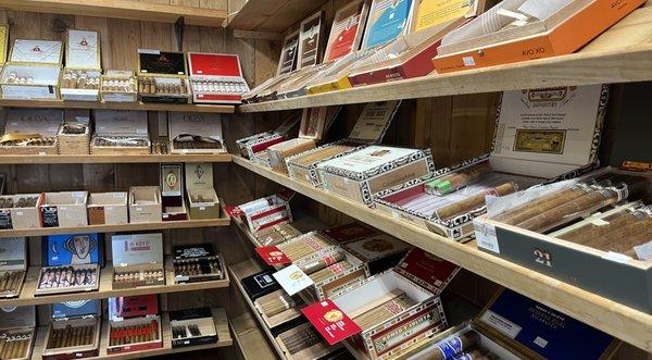 Full House Smoke Shop