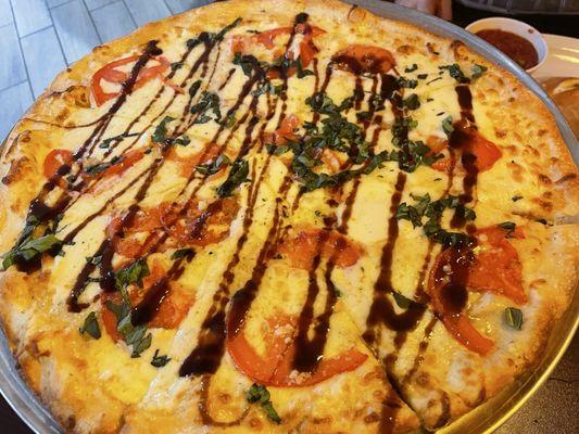 caprese pizza