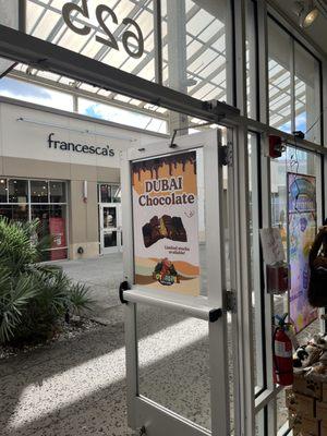 Sells dubai chocolate
