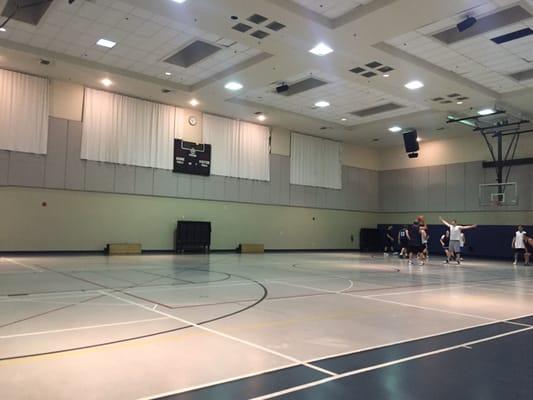 Spacious gym that's maintained pretty well!