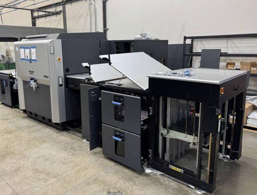 HP Indigo presses printing B2 & 13x19. We make photo-wrapped PUR books & layflat albums. Customized to your brands needs.