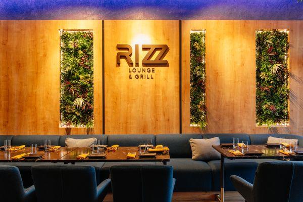 RIZZ Lounge & Grill