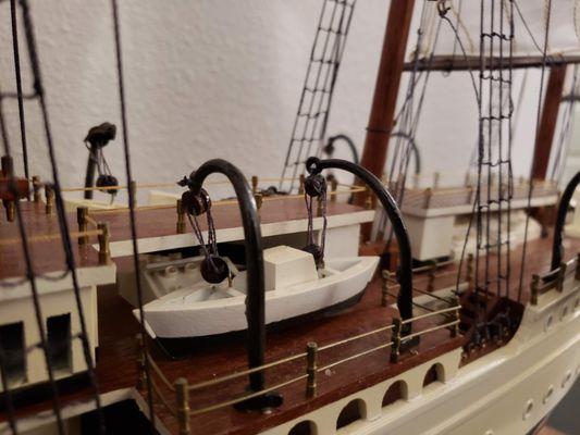 Minney's Yacht Surplus