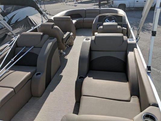 Ernie's Elite RV Rental & Concierge Service.Contact ernieselitervrental.com Boat for rent.